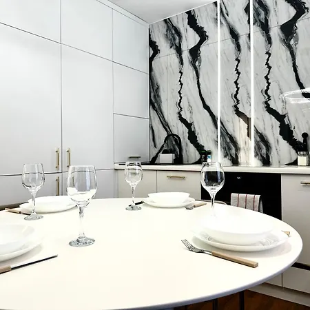 Wita Stwosza 14 - Check-in 20h - Parking 아파트 *